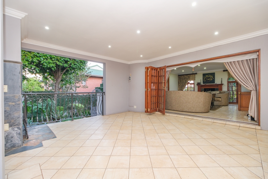 5 Bedroom Property for Sale in Hurlingham Manor Gauteng