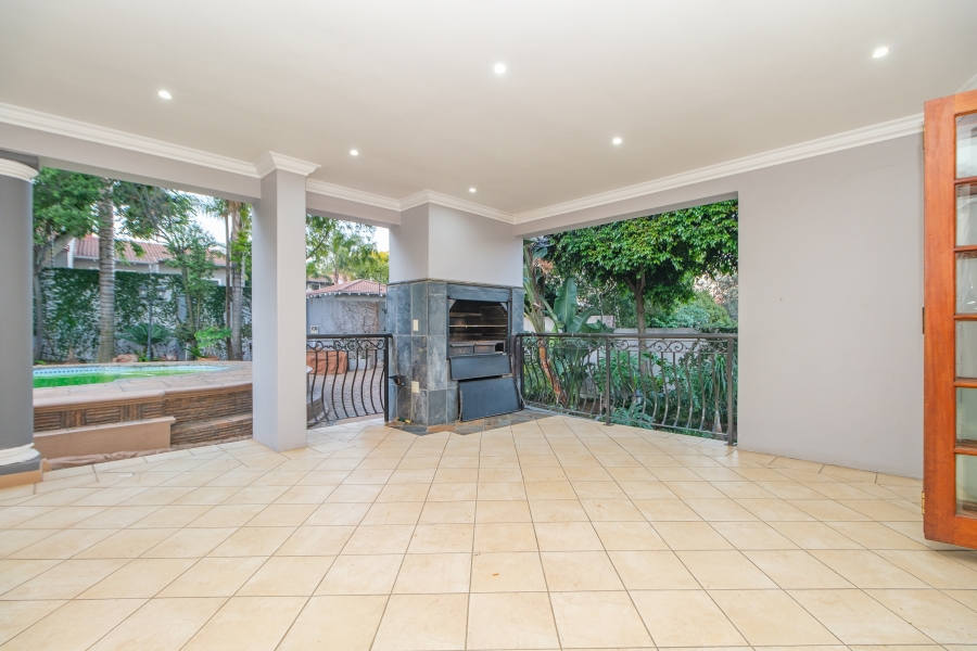 5 Bedroom Property for Sale in Hurlingham Manor Gauteng