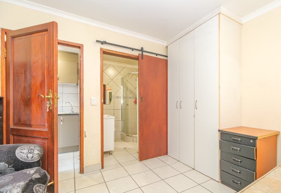 5 Bedroom Property for Sale in Hurlingham Manor Gauteng