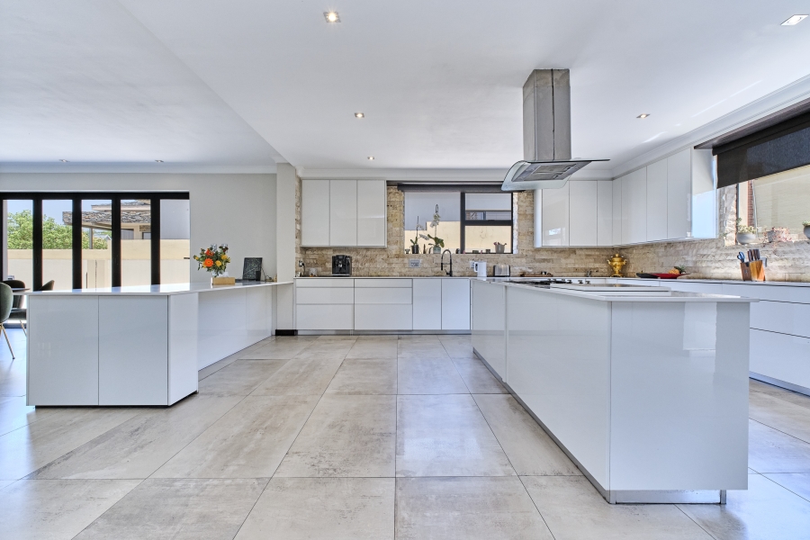 To Let 5 Bedroom Property for Rent in Waterfall Country Estate Gauteng