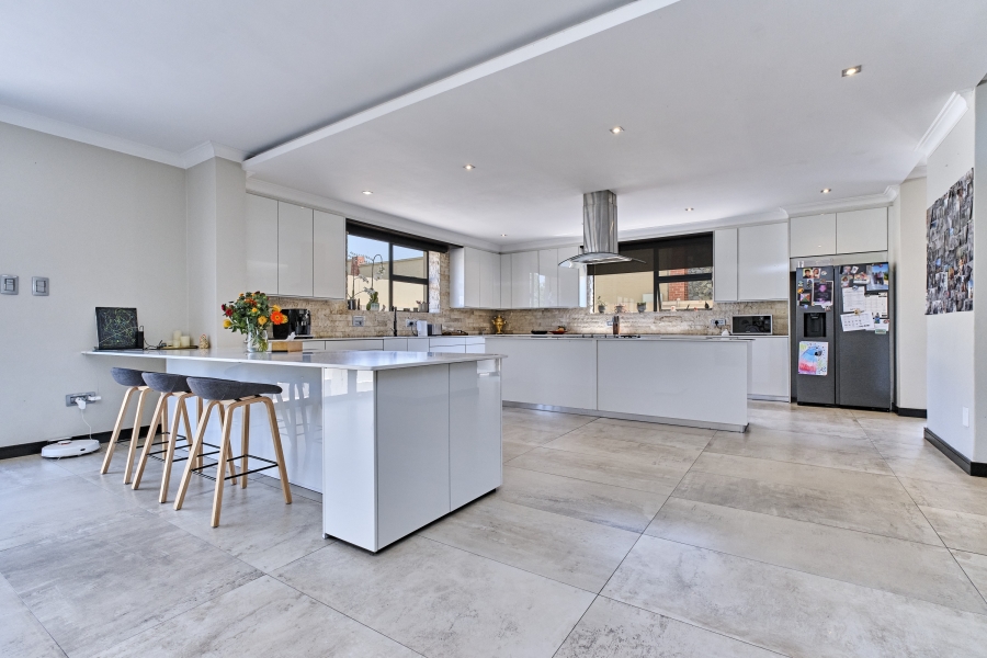 To Let 5 Bedroom Property for Rent in Waterfall Country Estate Gauteng