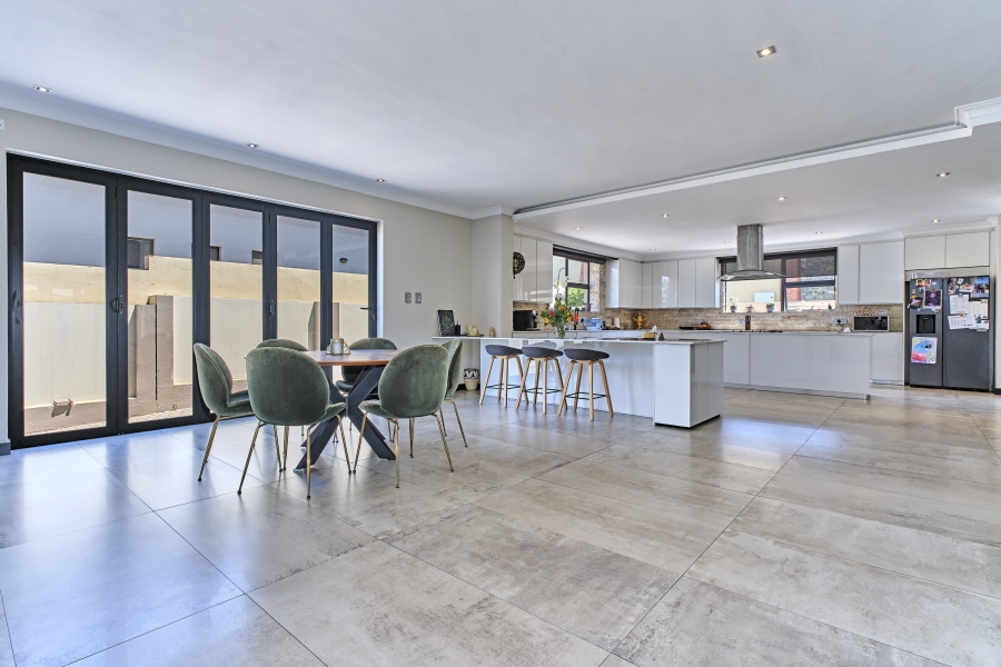 To Let 5 Bedroom Property for Rent in Waterfall Country Estate Gauteng