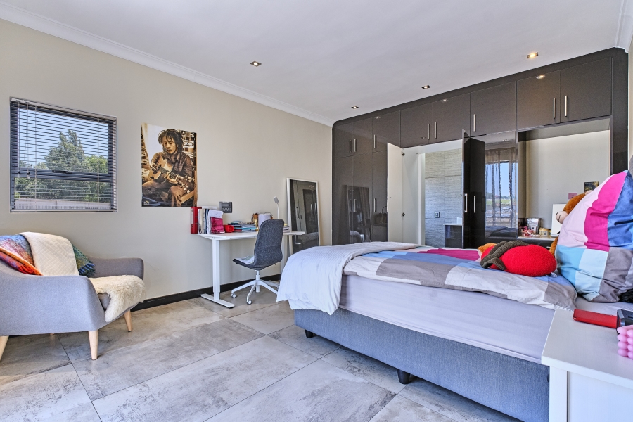 To Let 5 Bedroom Property for Rent in Waterfall Country Estate Gauteng