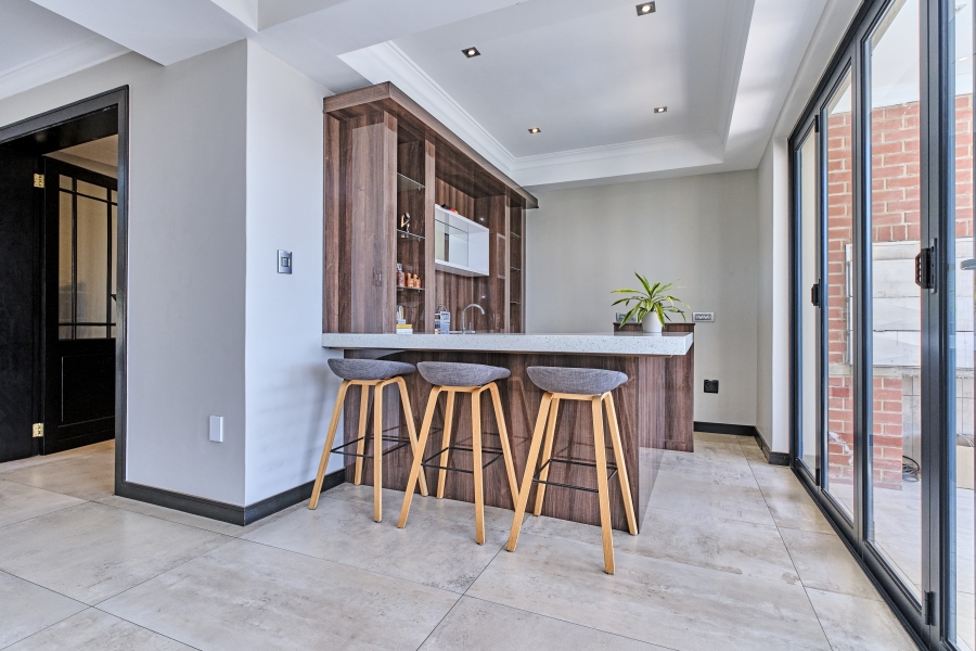 To Let 5 Bedroom Property for Rent in Waterfall Country Estate Gauteng