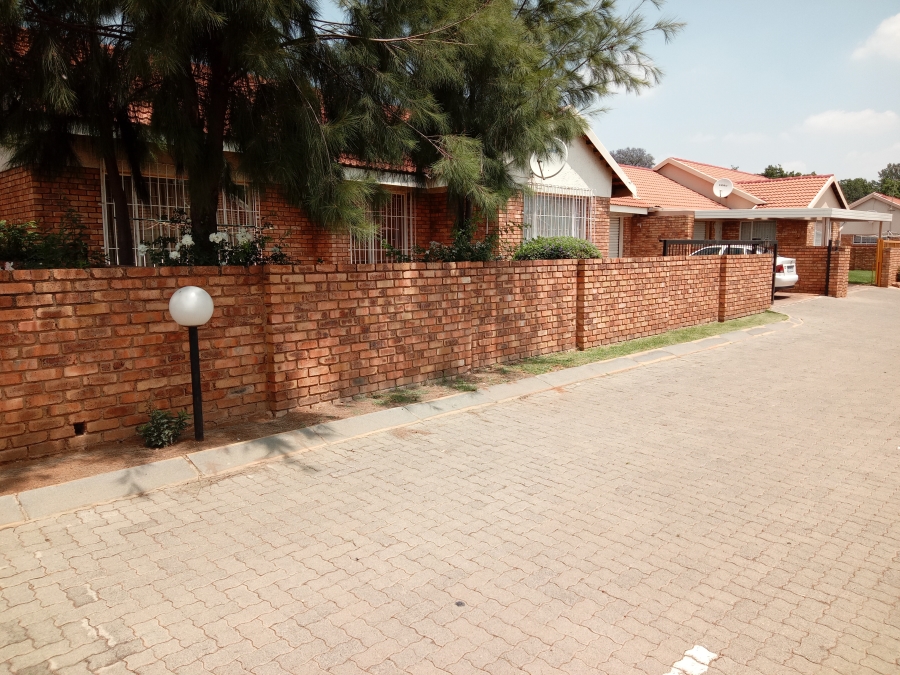 To Let 3 Bedroom Property for Rent in Selcourt Gauteng