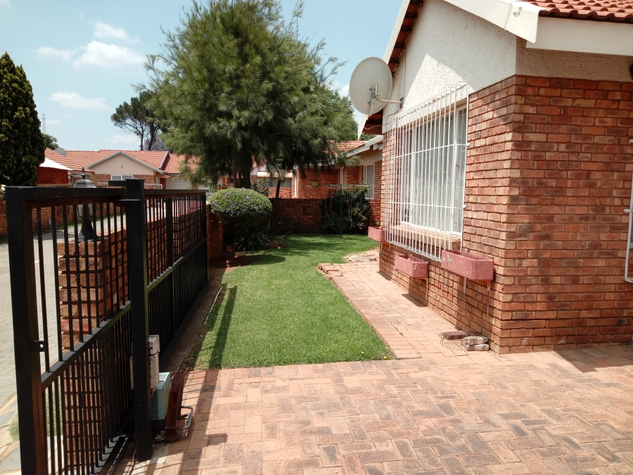 To Let 3 Bedroom Property for Rent in Selcourt Gauteng
