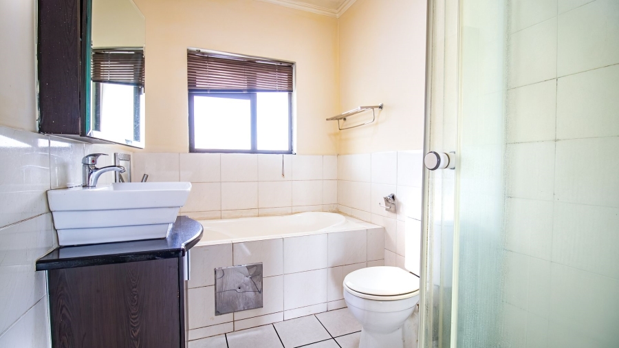 2 Bedroom Property for Sale in Noordwyk Gauteng