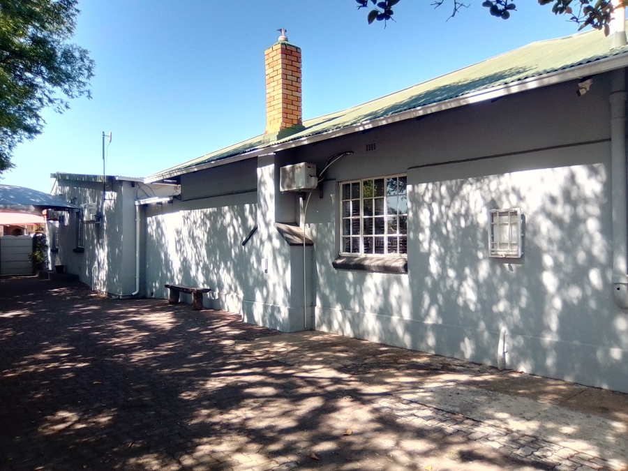 6 Bedroom Property for Sale in Edendale Gauteng