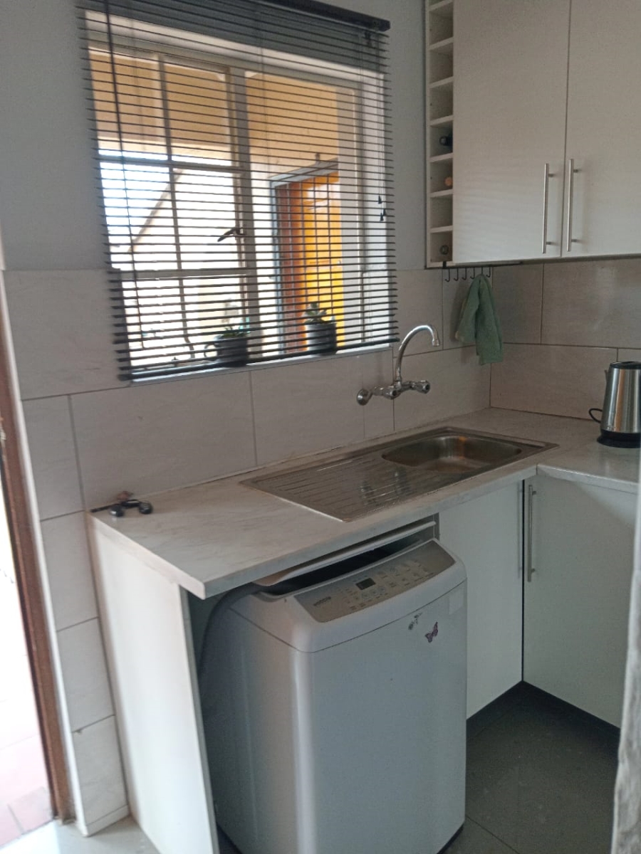 2 Bedroom Property for Sale in Wilgeheuwel Gauteng