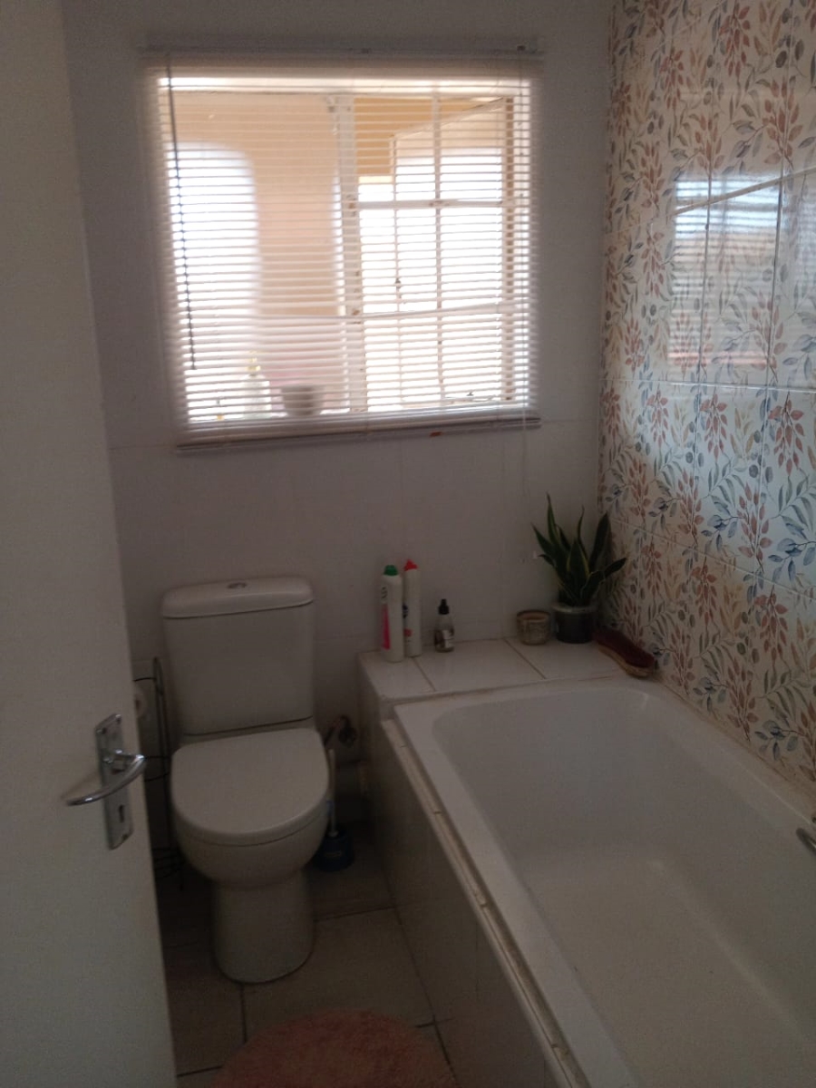 2 Bedroom Property for Sale in Wilgeheuwel Gauteng