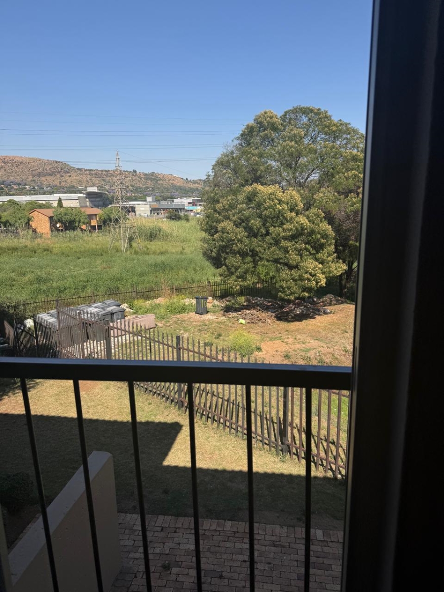 2 Bedroom Property for Sale in Wilgeheuwel Gauteng