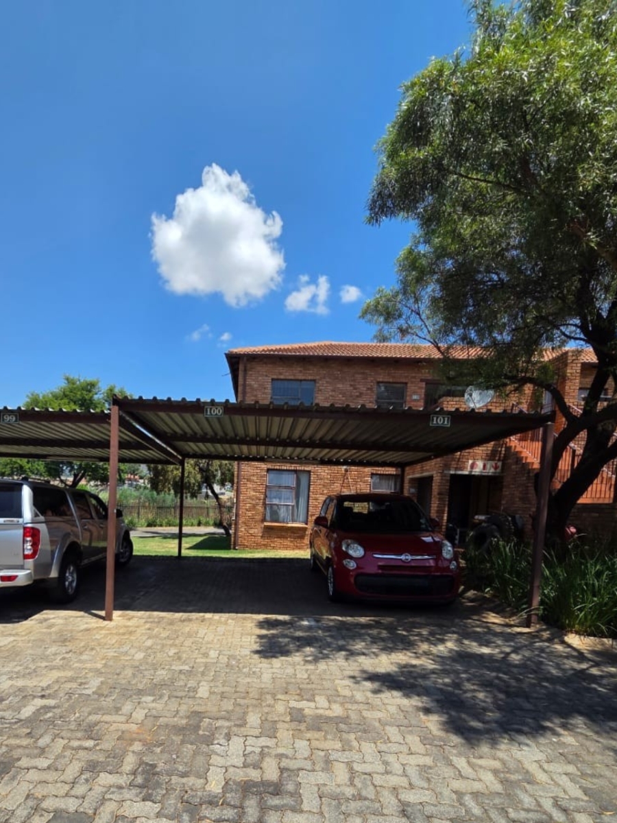 2 Bedroom Property for Sale in Wilgeheuwel Gauteng