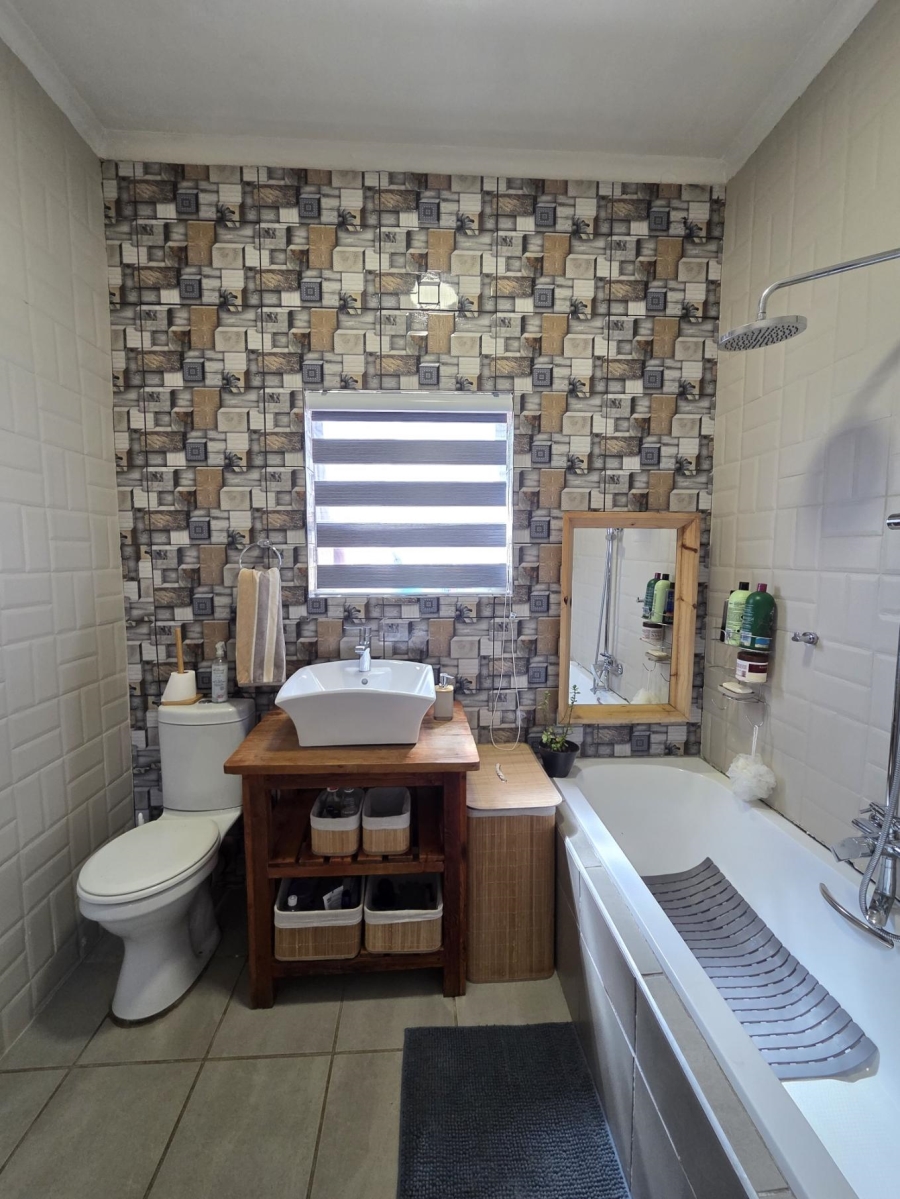 3 Bedroom Property for Sale in Discovery Gauteng