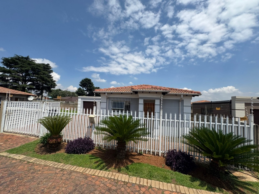 3 Bedroom Property for Sale in Denneoord Gauteng