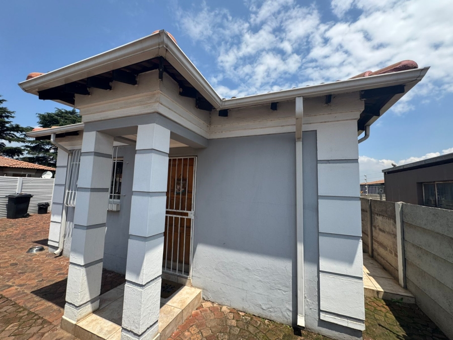 3 Bedroom Property for Sale in Denneoord Gauteng