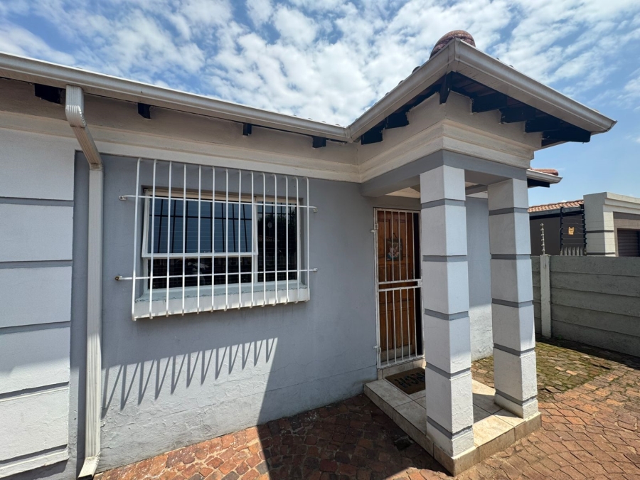 3 Bedroom Property for Sale in Denneoord Gauteng