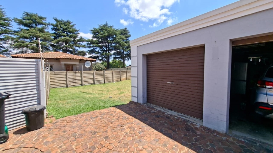 3 Bedroom Property for Sale in Denneoord Gauteng
