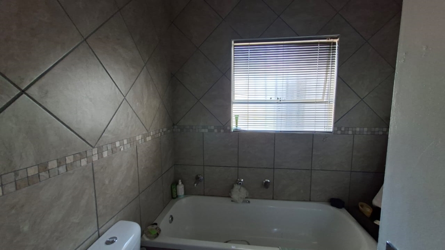 3 Bedroom Property for Sale in Denneoord Gauteng