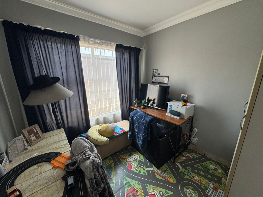 3 Bedroom Property for Sale in Denneoord Gauteng