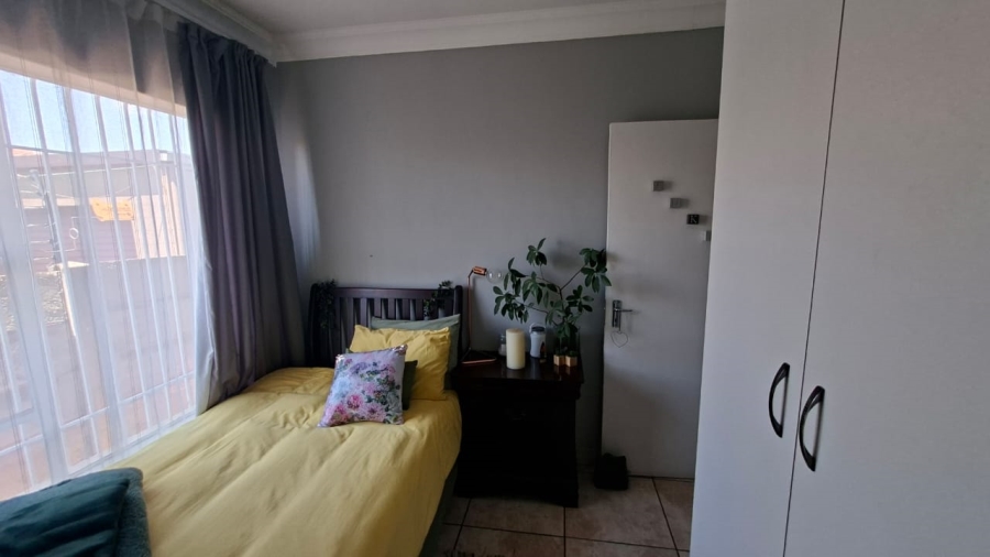 3 Bedroom Property for Sale in Denneoord Gauteng