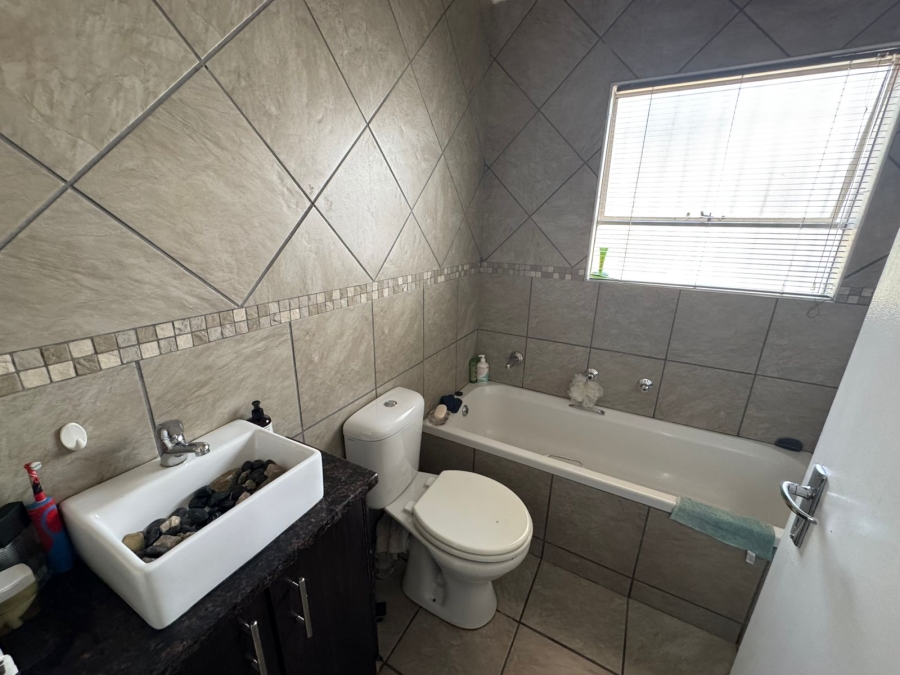 3 Bedroom Property for Sale in Denneoord Gauteng