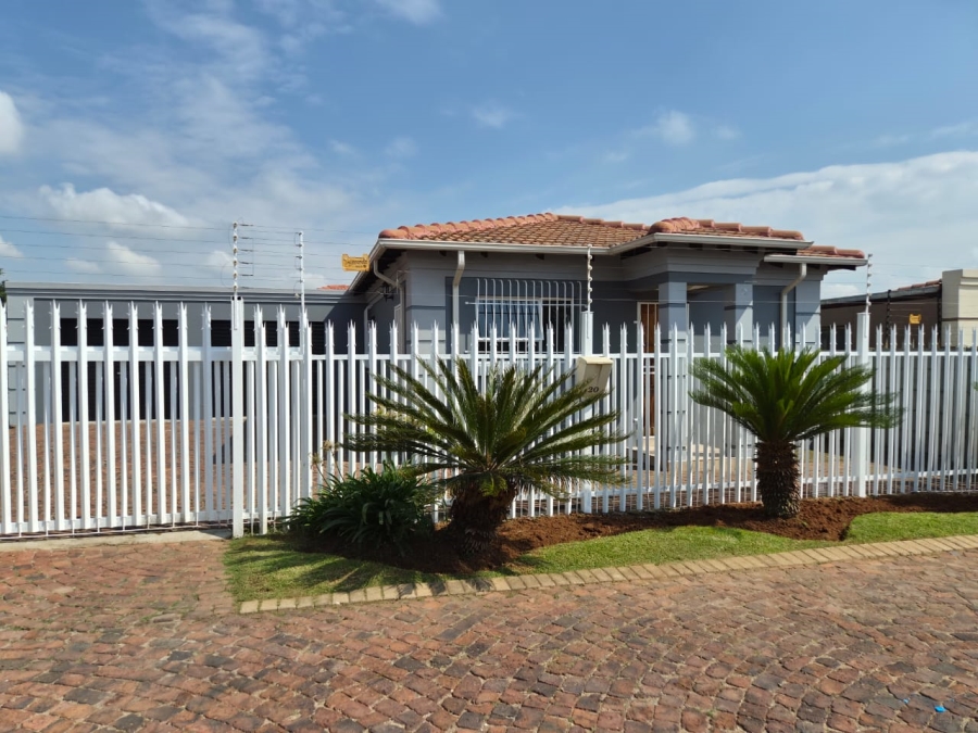 3 Bedroom Property for Sale in Denneoord Gauteng