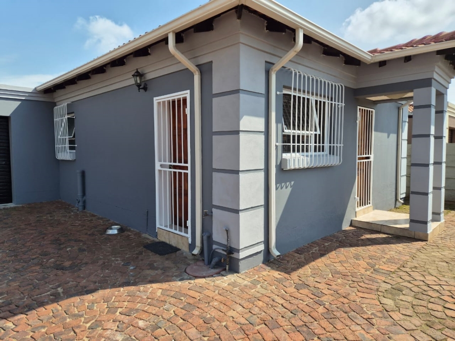 3 Bedroom Property for Sale in Denneoord Gauteng