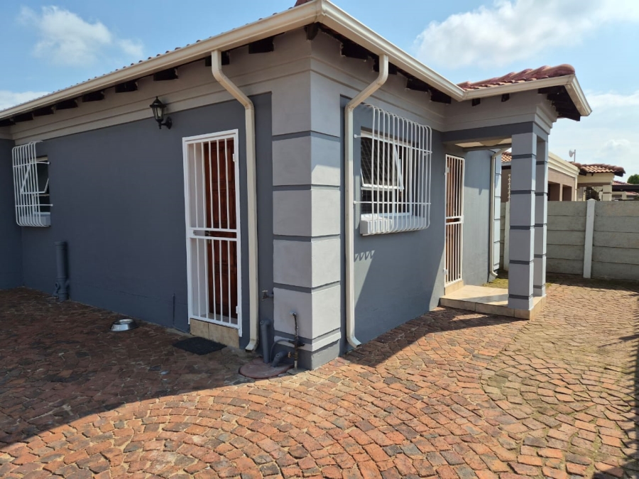 3 Bedroom Property for Sale in Denneoord Gauteng
