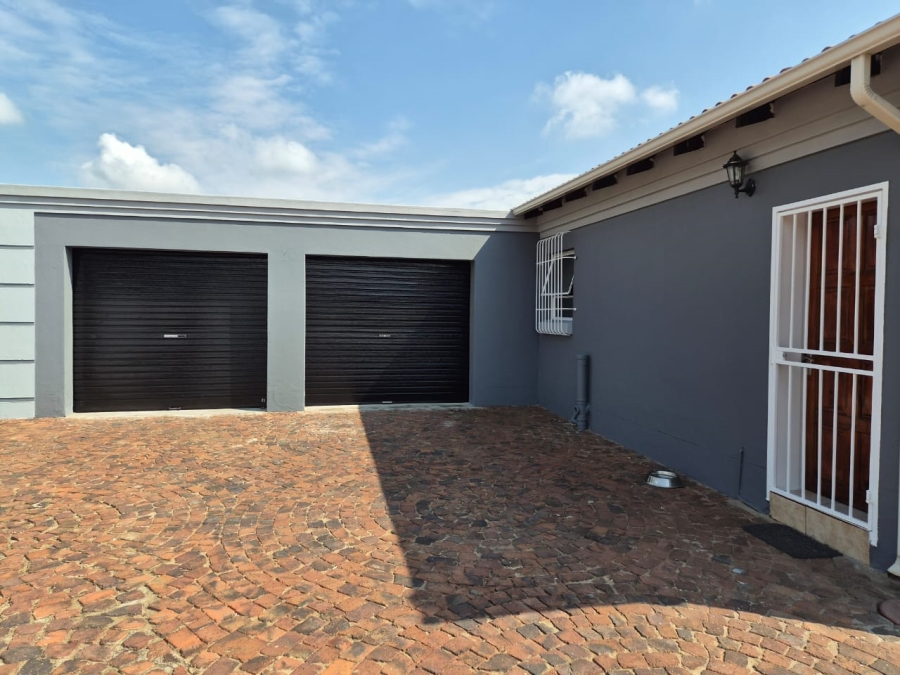 3 Bedroom Property for Sale in Denneoord Gauteng