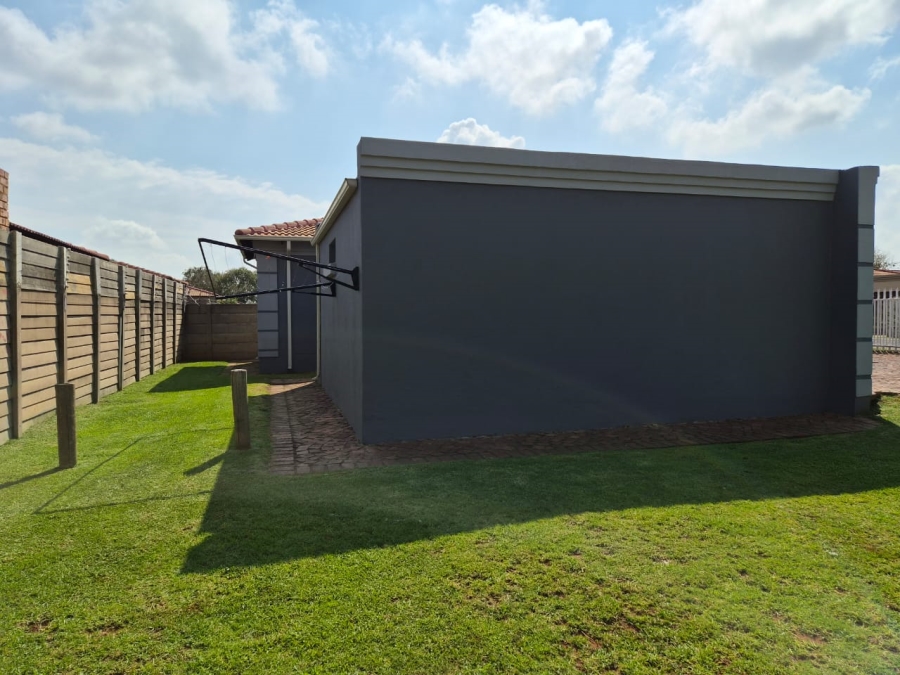 3 Bedroom Property for Sale in Denneoord Gauteng
