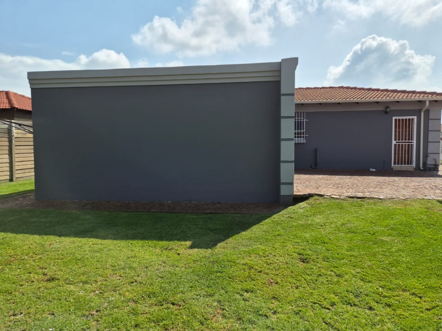 3 Bedroom Property for Sale in Denneoord Gauteng