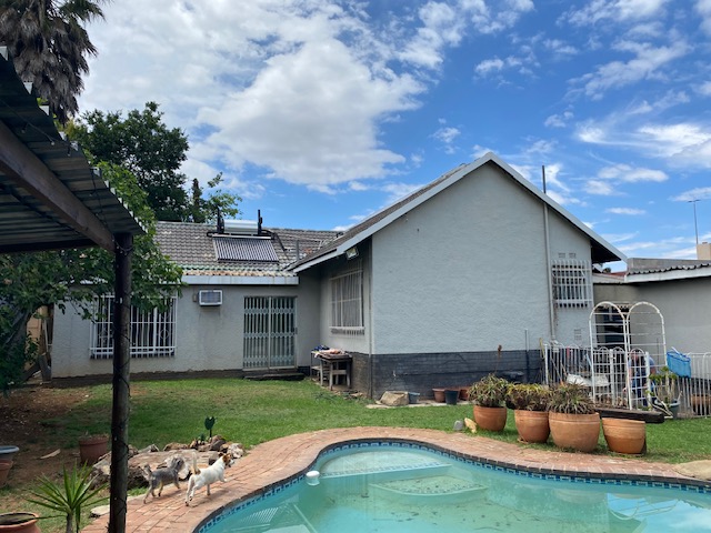 3 Bedroom Property for Sale in Buurendal Gauteng