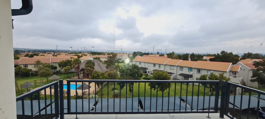 To Let 2 Bedroom Property for Rent in Greenstone Hill Gauteng