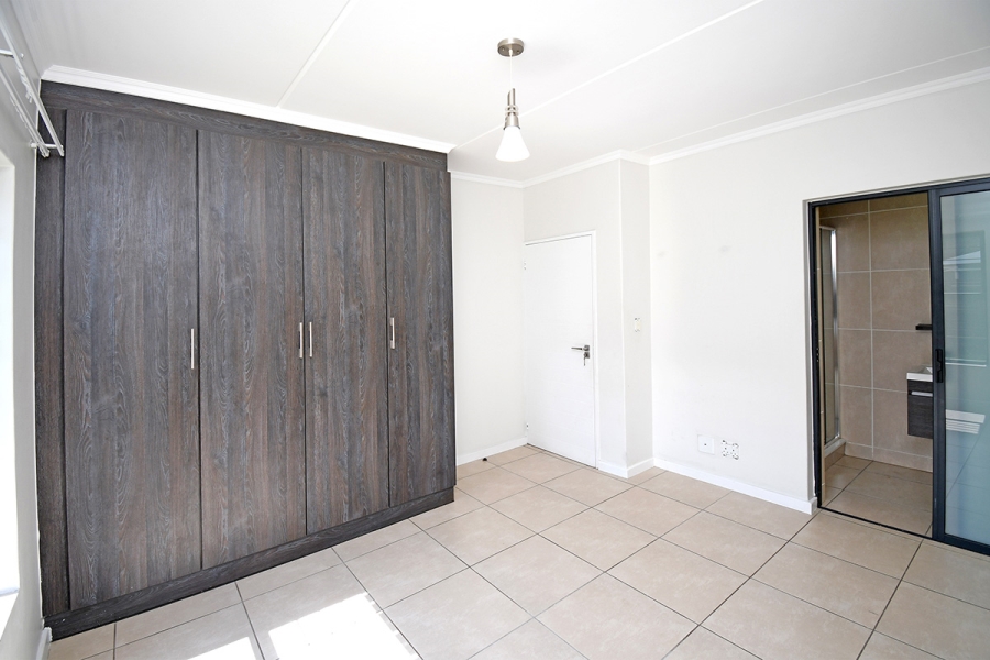 To Let 3 Bedroom Property for Rent in Greenstone Hill Gauteng