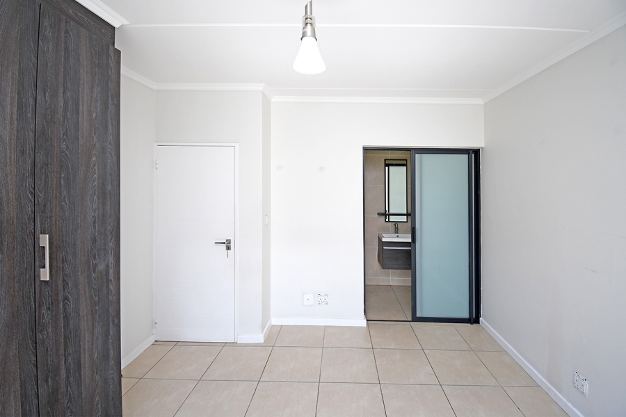 To Let 3 Bedroom Property for Rent in Greenstone Hill Gauteng