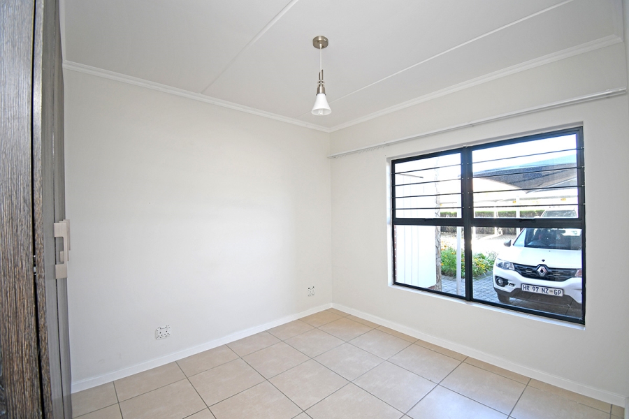 To Let 3 Bedroom Property for Rent in Greenstone Hill Gauteng