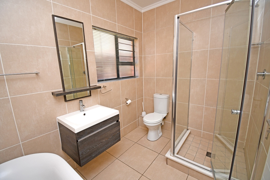 To Let 3 Bedroom Property for Rent in Greenstone Hill Gauteng