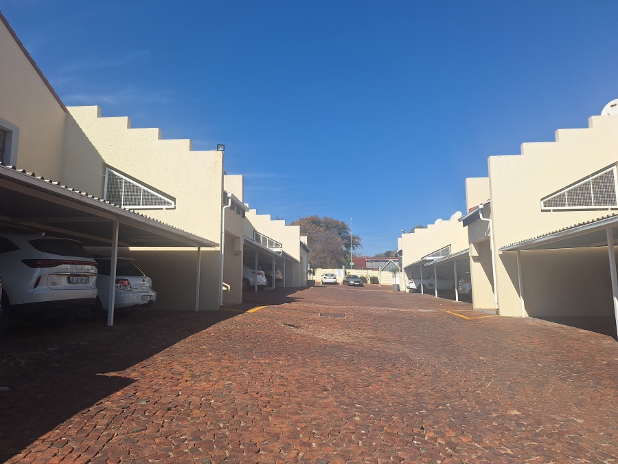 2 Bedroom Property for Sale in Corlett Gardens Gauteng