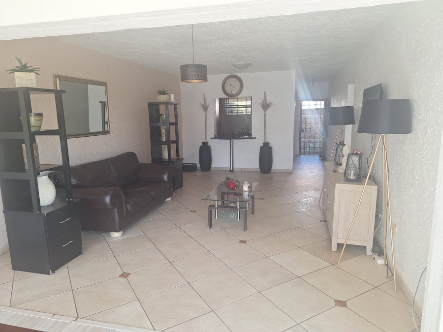 2 Bedroom Property for Sale in Corlett Gardens Gauteng
