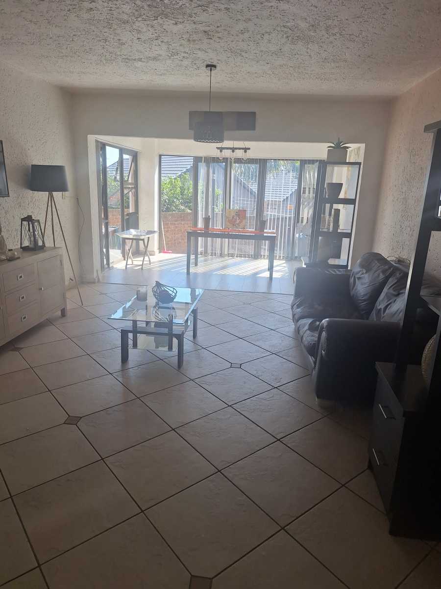 2 Bedroom Property for Sale in Corlett Gardens Gauteng