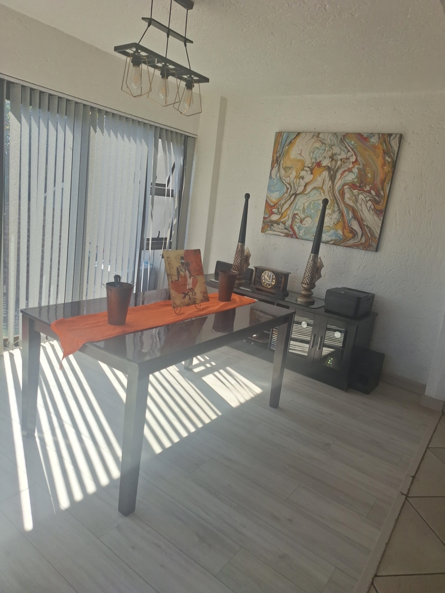 2 Bedroom Property for Sale in Corlett Gardens Gauteng