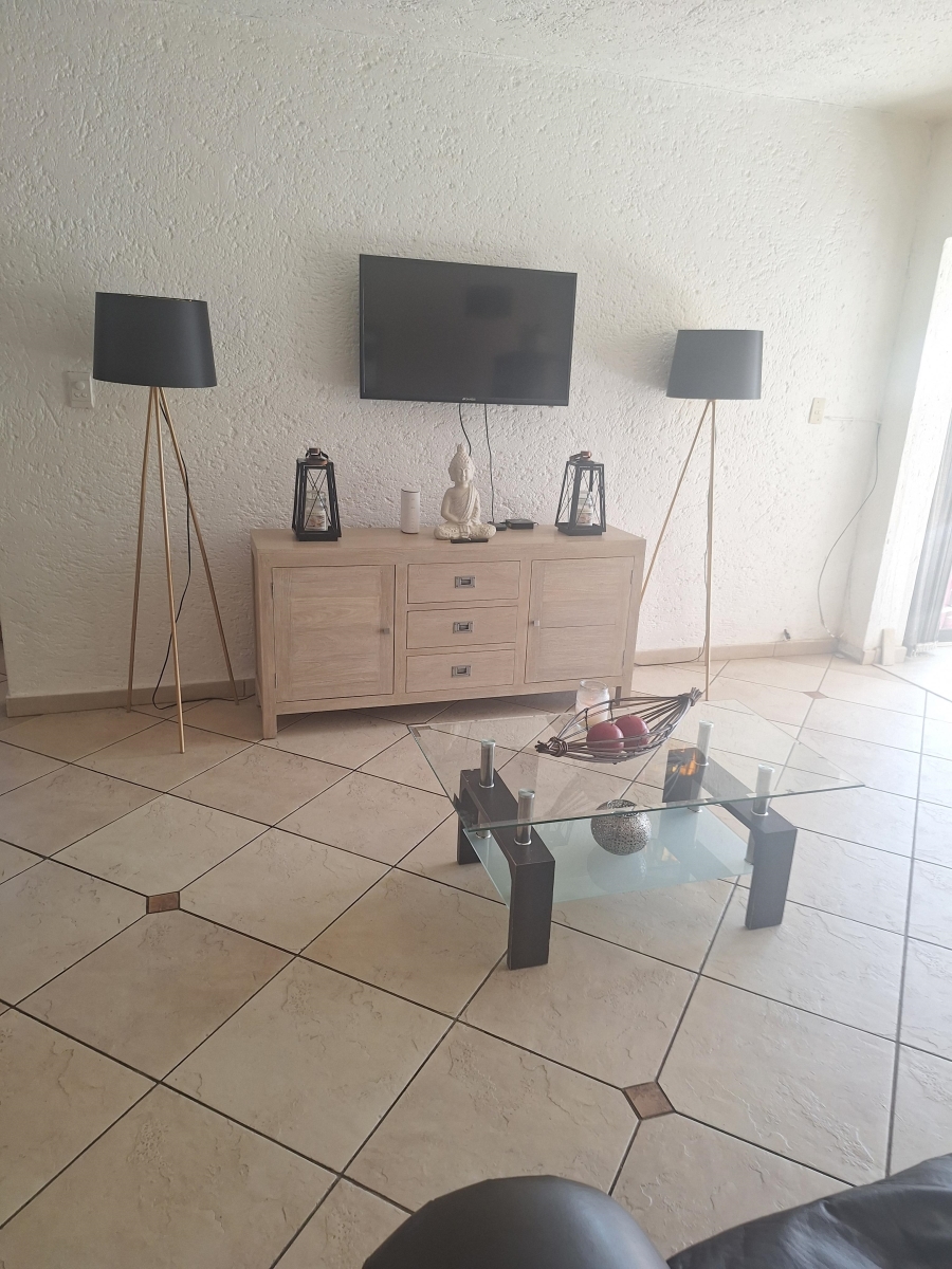 2 Bedroom Property for Sale in Corlett Gardens Gauteng