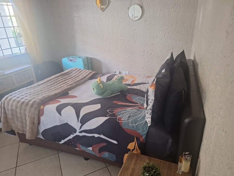 2 Bedroom Property for Sale in Corlett Gardens Gauteng