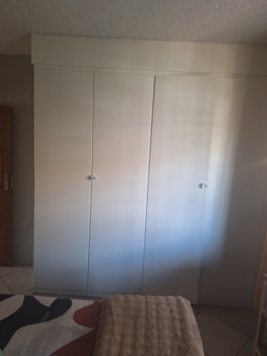 2 Bedroom Property for Sale in Corlett Gardens Gauteng