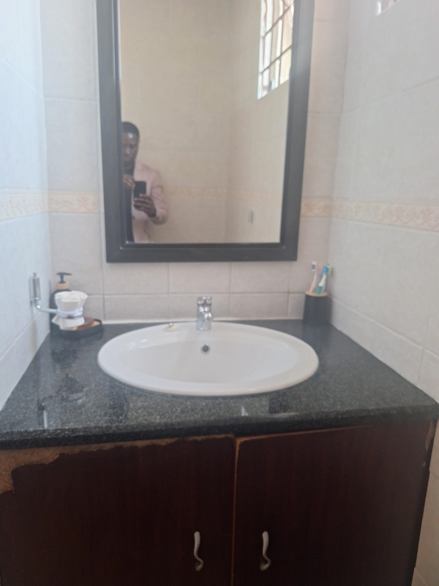 2 Bedroom Property for Sale in Corlett Gardens Gauteng