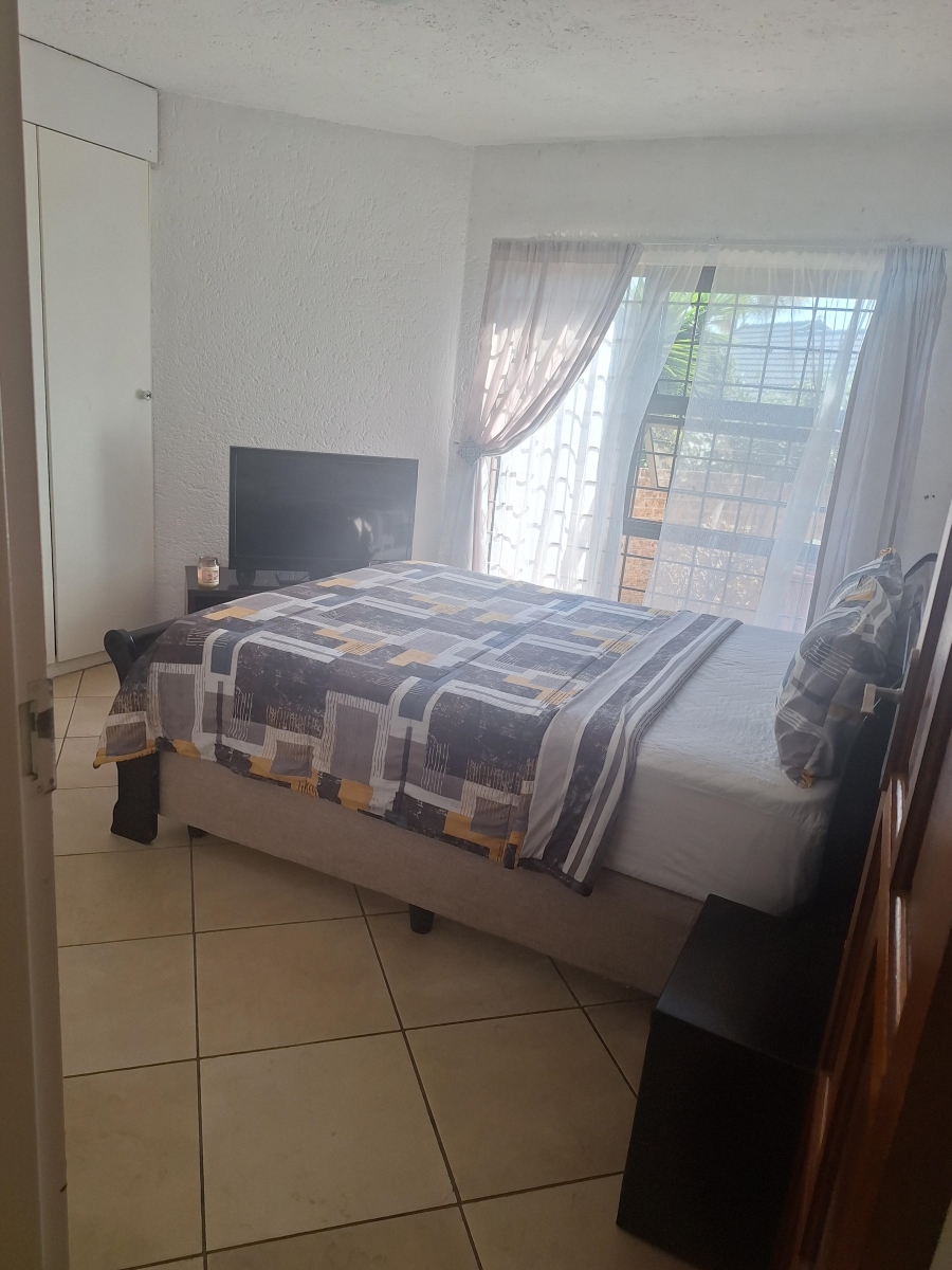 2 Bedroom Property for Sale in Corlett Gardens Gauteng