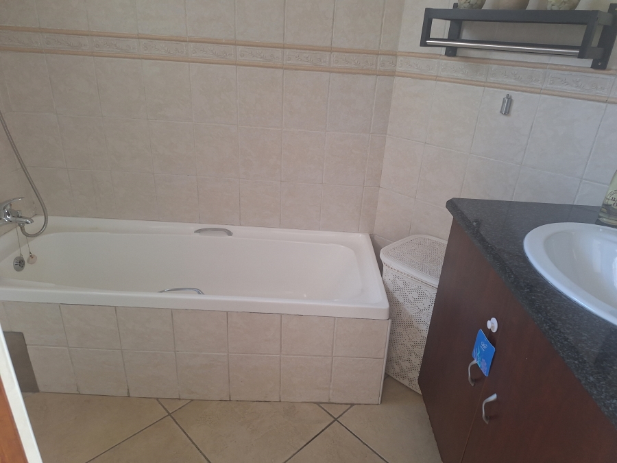 2 Bedroom Property for Sale in Corlett Gardens Gauteng