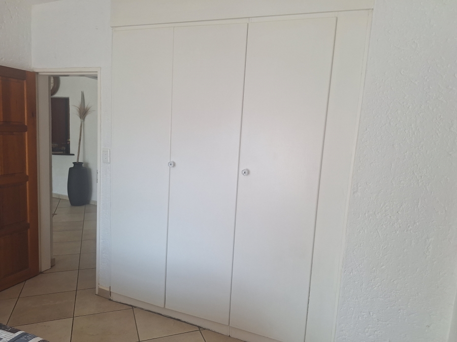 2 Bedroom Property for Sale in Corlett Gardens Gauteng