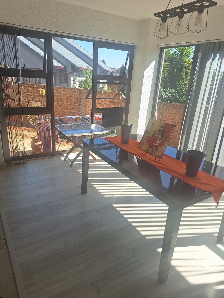 2 Bedroom Property for Sale in Corlett Gardens Gauteng