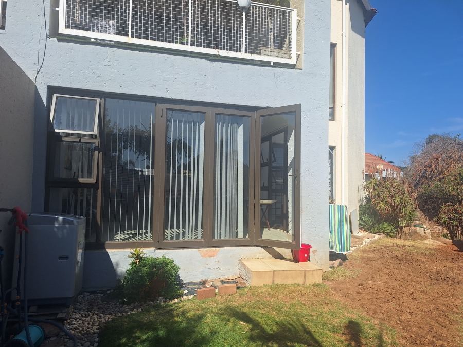 2 Bedroom Property for Sale in Corlett Gardens Gauteng